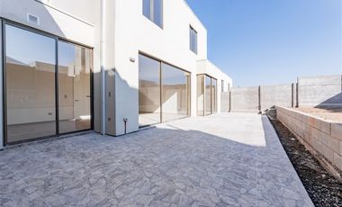 Casa en Arriendo en Camino El Chin con Camino El Huinganal