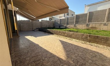 Casa en Arriendo en Camino El Chin con Camino El Huinganal