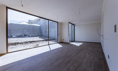 Casa en Arriendo en Camino El Chin con Camino El Huinganal