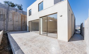 Casa en Arriendo en Camino El Chin con Camino El Huinganal