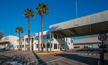 Bodega en Arriendo en Costanera Norte // Los Gobelinos // Autopista Central