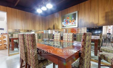 Gran Casa Esquina en San Joaquín, 5 Dormitorios + Piscina + Quincho | A pasos de Metro