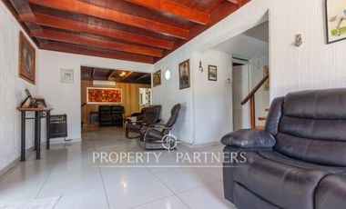 Gran Casa Esquina en San Joaquín, 5 Dormitorios + Piscina + Quincho | A pasos de Metro