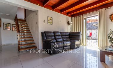 Gran Casa Esquina en San Joaquín, 5 Dormitorios + Piscina + Quincho | A pasos de Metro