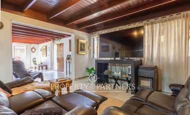 Gran Casa Esquina en San Joaquín, 5 Dormitorios + Piscina + Quincho | A pasos de Metro