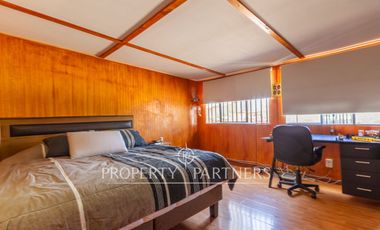 Gran Casa Esquina en San Joaquín, 5 Dormitorios + Piscina + Quincho | A pasos de Metro