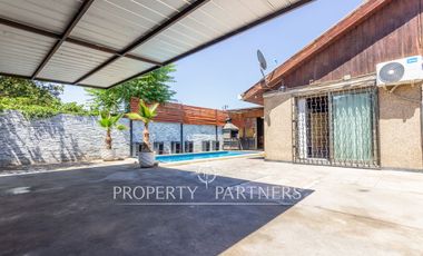 Gran Casa Esquina en San Joaquín, 5 Dormitorios + Piscina + Quincho | A pasos de Metro