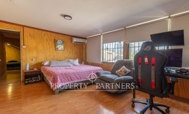 Gran Casa Esquina en San Joaquín, 5 Dormitorios + Piscina + Quincho | A pasos de Metro