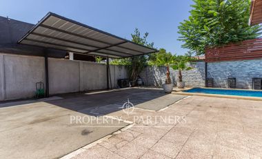 Gran Casa Esquina en San Joaquín, 5 Dormitorios + Piscina + Quincho | A pasos de Metro
