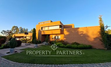 Espectacular casa en exclusivo condominio