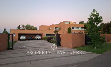 Espectacular casa en exclusivo condominio