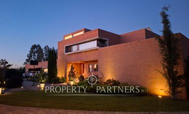 Espectacular casa en exclusivo condominio