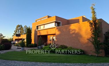 Espectacular casa en exclusivo condominio