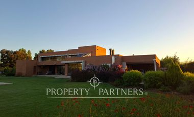 Espectacular casa en exclusivo condominio