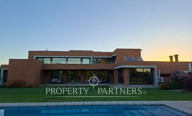 Espectacular casa en exclusivo condominio