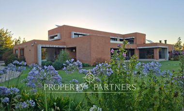 Espectacular casa en exclusivo condominio