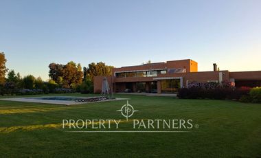 Espectacular casa en exclusivo condominio