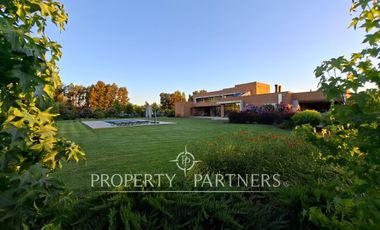 Espectacular casa en exclusivo condominio