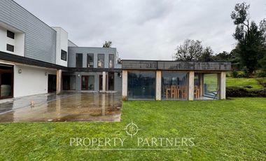 Exclusiva residencia con vista al mar en «Lomas de Coihuín»,  Puerto Montt