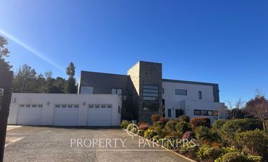 Exclusiva residencia con vista al mar en «Lomas de Coihuín»,  Puerto Montt