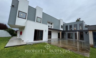 Exclusiva residencia con vista al mar en «Lomas de Coihuín»,  Puerto Montt