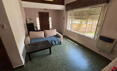 Casa  en Venta Haedo / Moron (A108 8257)