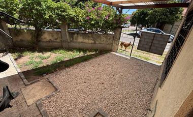 Casa  en Venta Haedo / Moron (A108 8257)