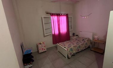 Casa  en Venta Haedo / Moron (A108 8257)