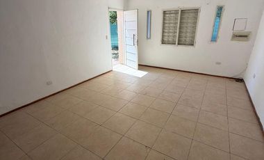 Casa en alquiler, B° Estacion Flores 2 dormitorios!!