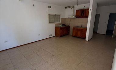 Casa en alquiler, B° Estacion Flores 2 dormitorios!!