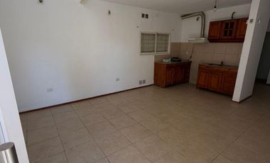 Casa en alquiler, B° Estacion Flores 2 dormitorios!!