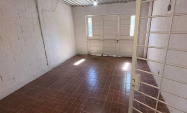 Casa en alquiler, B° Estacion Flores 2 dormitorios!!