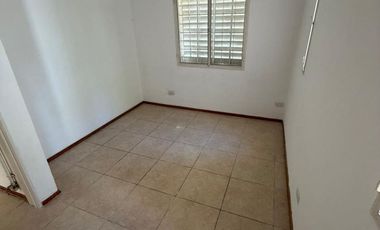 Casa en alquiler, B° Estacion Flores 2 dormitorios!!