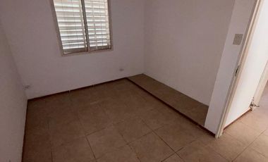 Casa en alquiler, B° Estacion Flores 2 dormitorios!!