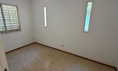 Casa en alquiler, B° Estacion Flores 2 dormitorios!!