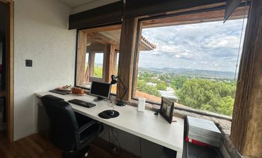 Casa AMOBLADA espectacular con vistas a la montaña, 4 dormitorios, pileta y patio