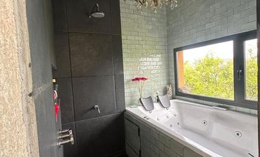 Casa AMOBLADA espectacular con vistas a la montaña, 4 dormitorios, pileta y patio