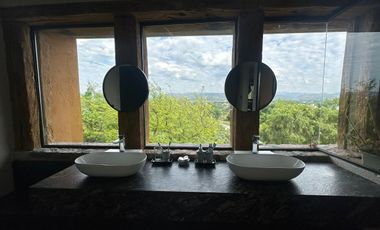 Casa AMOBLADA espectacular con vistas a la montaña, 4 dormitorios, pileta y patio