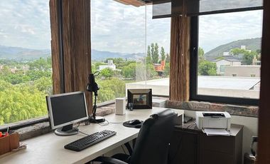 Casa AMOBLADA espectacular con vistas a la montaña, 4 dormitorios, pileta y patio