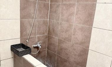 Alquiler 2 Dormitorios en  Calle Bélgica 673 (entre Barzi e Int. Oliver), Florencio Varela. ¡Conectividad total!