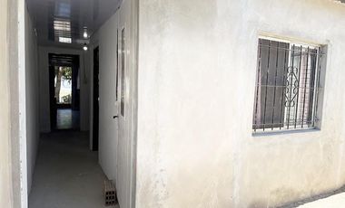 Alquiler 2 Dormitorios en  Calle Bélgica 673 (entre Barzi e Int. Oliver), Florencio Varela. ¡Conectividad total!