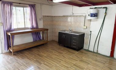 Alquiler 2 Dormitorios en  Calle Bélgica 673 (entre Barzi e Int. Oliver), Florencio Varela. ¡Conectividad total!