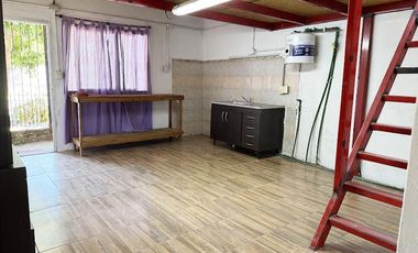 Alquiler 2 Dormitorios en  Calle Bélgica 673 (entre Barzi e Int. Oliver), Florencio Varela. ¡Conectividad total!