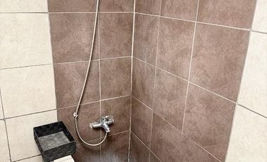 Alquiler 2 Dormitorios en  Calle Bélgica 673 (entre Barzi e Int. Oliver), Florencio Varela. ¡Conectividad total!