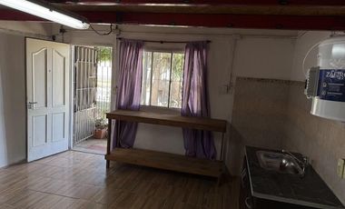 Alquiler 2 Dormitorios en  Calle Bélgica 673 (entre Barzi e Int. Oliver), Florencio Varela. ¡Conectividad total!