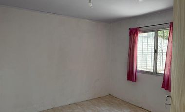 Alquiler 2 Dormitorios en  Calle Bélgica 673 (entre Barzi e Int. Oliver), Florencio Varela. ¡Conectividad total!