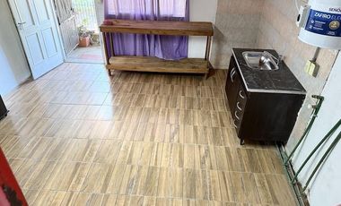 Alquiler 2 Dormitorios en  Calle Bélgica 673 (entre Barzi e Int. Oliver), Florencio Varela. ¡Conectividad total!