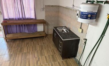 Alquiler 2 Dormitorios en  Calle Bélgica 673 (entre Barzi e Int. Oliver), Florencio Varela. ¡Conectividad total!