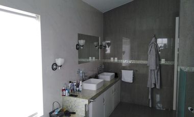 Preciosa casa Los Robles