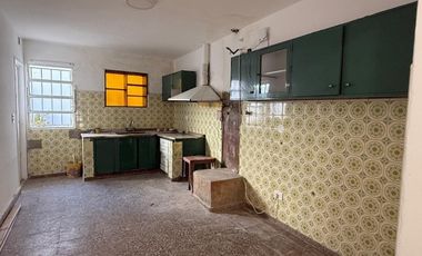 Se alquila excelente casa esquina 3 Dormitorios con cochera